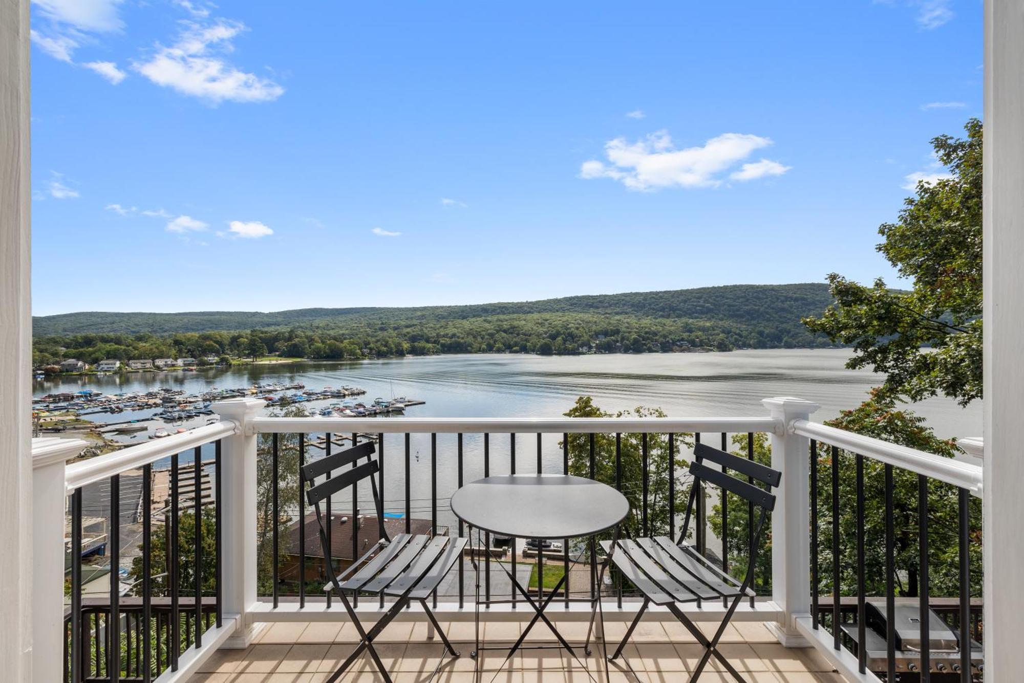 Lakeview House - Hot Tub - Firepit - Stunning Views - Spacious Deck - Cozy Living Room - Bar Greenwood Lake Екстериор снимка