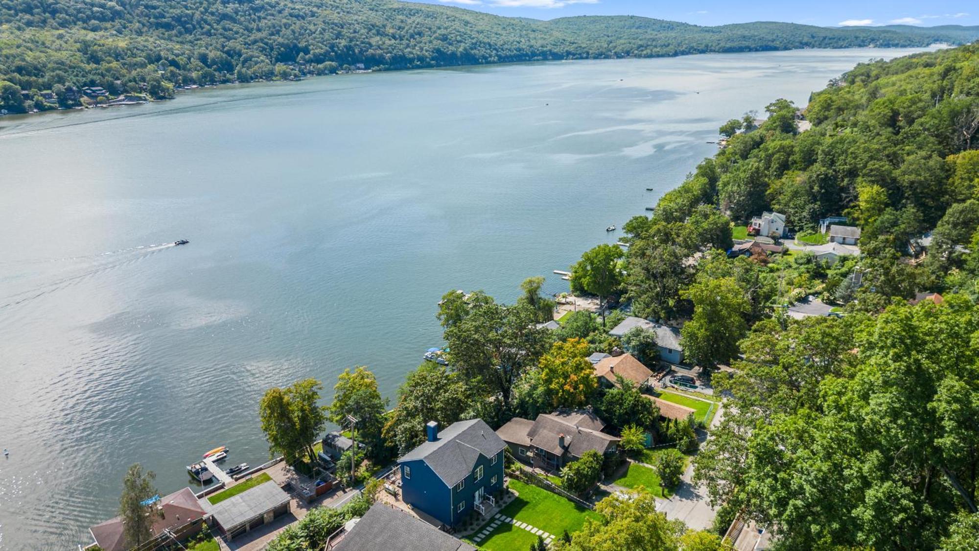 Lakeview House - Hot Tub - Firepit - Stunning Views - Spacious Deck - Cozy Living Room - Bar Greenwood Lake Екстериор снимка